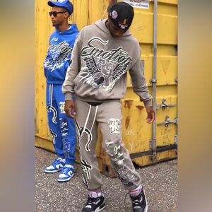 NWOT Mixed Emotion Gray Graffiti Tracksuit Men’s Medium
